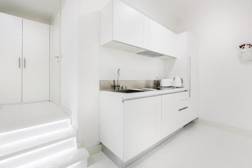 Dapur atau dapur kecil di White Stylish Apartments