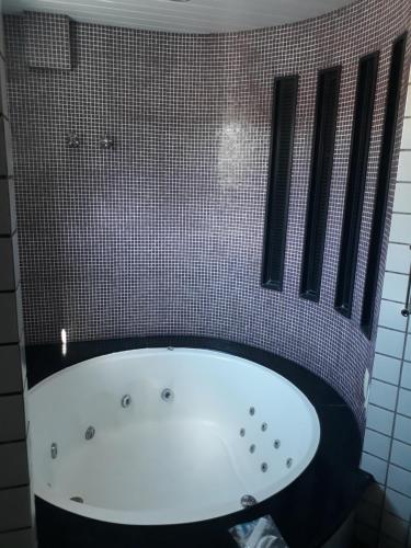 Ett badrum på Platinum Hotel