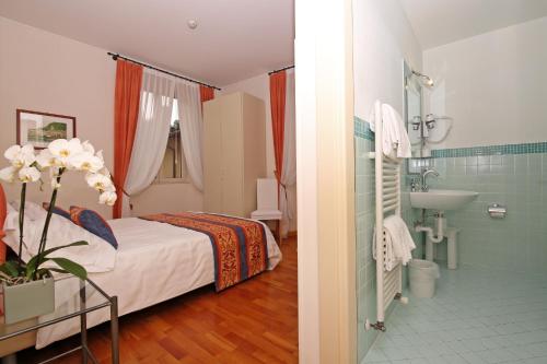 Koupelna v ubytování Hotel Bellagio