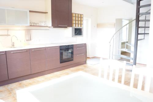 Una cocina o zona de cocina en Garden View Home