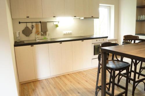 Una cocina o zona de cocina en Garden View Home
