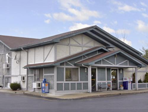 a building on the side of a street at Super 8 by Wyndham Twinsburg/Cleveland Area in Twinsburg