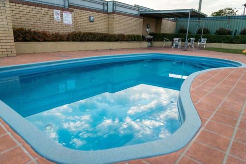 The swimming pool at or close to Maitland City Motel