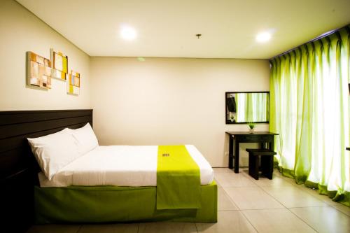 Katil atau katil-katil dalam bilik di Jade Hotel and Suites