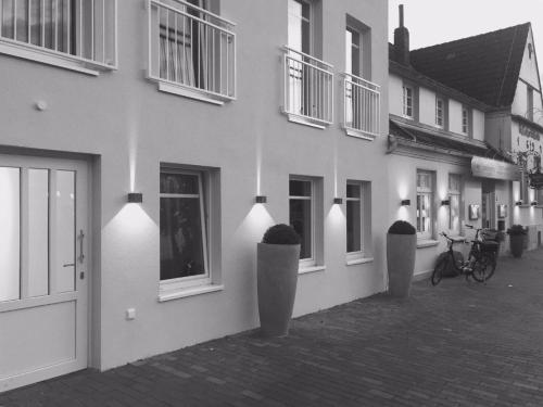 a black and white photo of a building at Stadthotel Jever in Jever