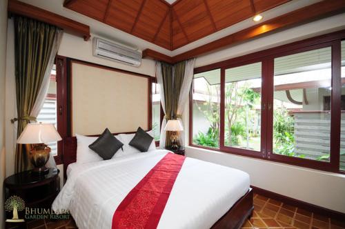 Giường trong phòng chung tại Bhumlapa Garden Resort