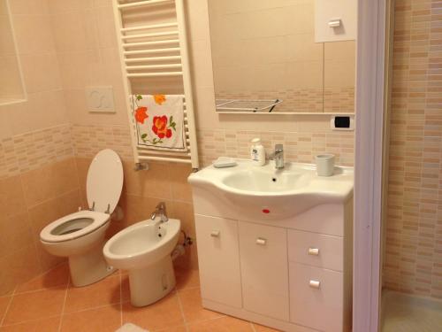A bathroom at Casetta sulla Baia del Silenzio