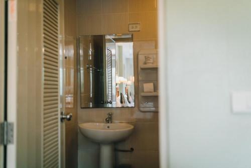 A bathroom at Chilli Hotel&Restaurant