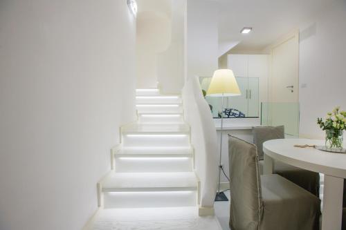 Gambar di galeri bagi White Stylish Apartments di Vico Equense