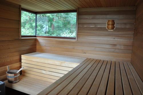 a sauna with a window and a wooden floor at Ferienwohnung am Einsteinhaus Caputh in Caputh
