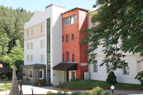 a rendering of the front of a building at Hotel-Restaurant Liebnitzmühle in Raabs an der Thaya