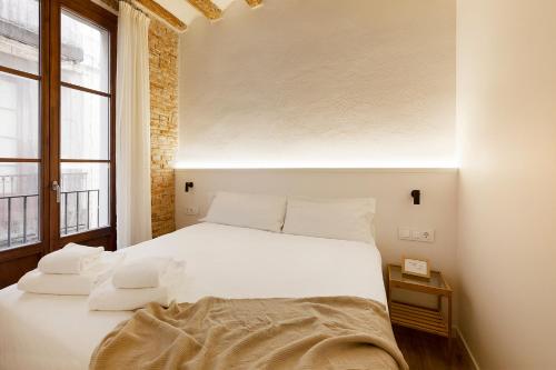 Säng eller sängar i ett rum på Decô Apartments Barcelona-Born Apt.