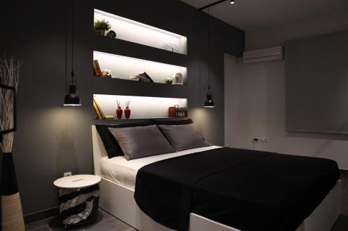 Кровать или кровати в номере Super Stylish Apartments in Syntagma Square!