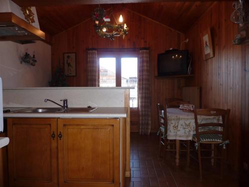 Kuchyň nebo kuchyňský kout v ubytování Chalet Le Starfu