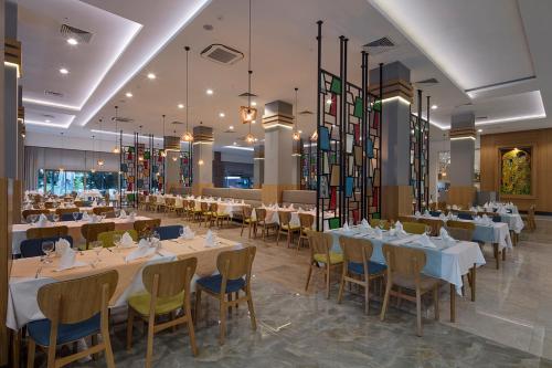 Restaurace v ubytování Dosinia Luxury Resort-Ultra All Inclusive