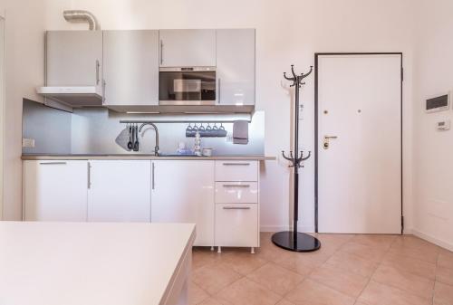 Η κουζίνα ή μικρή κουζίνα στο Alessia's Flat - Affori