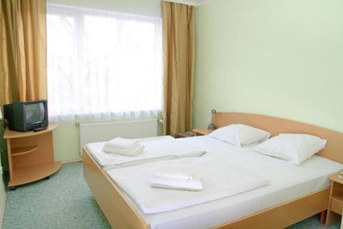 Ένα ή περισσότερα κρεβάτια σε δωμάτιο στο Park Hotel Kekava