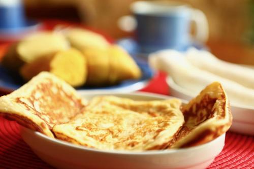 a plate of toast sitting on a table at Hospedaria Tayrona in Lençóis