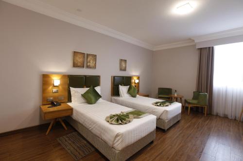 Una cama o camas en una habitación de Sabon Hotel