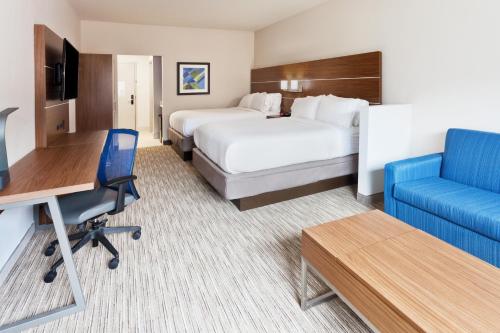 Postel nebo postele na pokoji v ubytování Holiday Inn Express & Suites - Cartersville by IHG