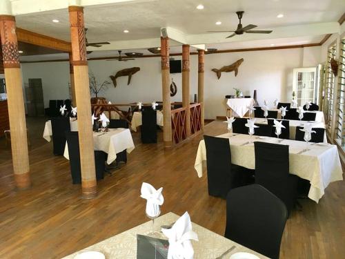 Restaurace v ubytování Waterfront Lodge
