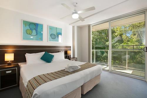 Кровать или кровати в номере Mantra Nelson Bay