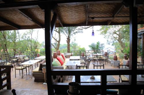 Restaurace v ubytování Kampala Forest Resort - KFR Lodge