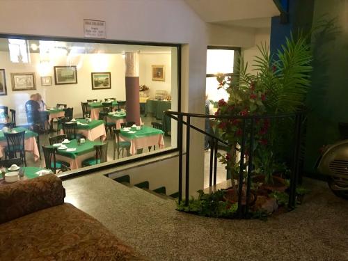 Gallery image of Hotel Plaza in Desenzano del Garda