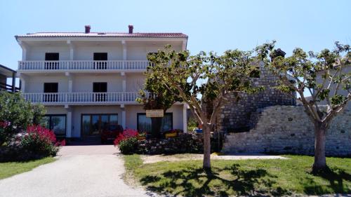 Gallery image of Apartments Branko in Nin