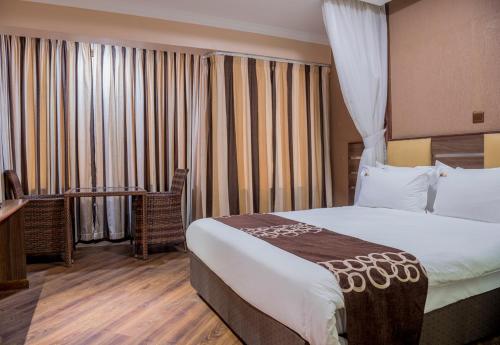 Ένα ή περισσότερα κρεβάτια σε δωμάτιο στο Airport Landing Hotel