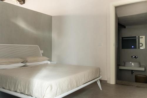Giường trong phòng chung tại Le scuderie di Sant'Ambrogio