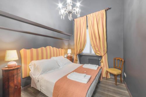 Un pat sau paturi într-o cameră la Appartamento Cellini