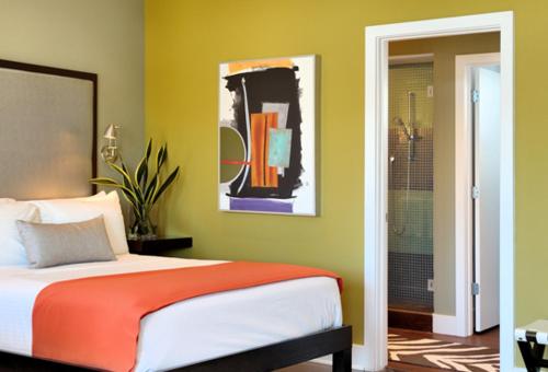 Postel nebo postele na pokoji v ubytování Truman Hotel