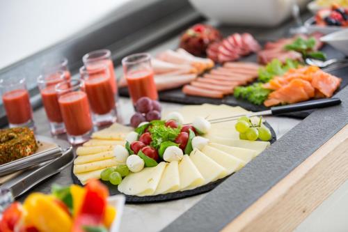Makanan di atau berdekatan hotel