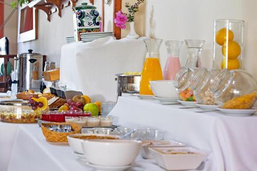 
Opciones de desayuno para los huéspedes de Hostal L' Hirondelle
