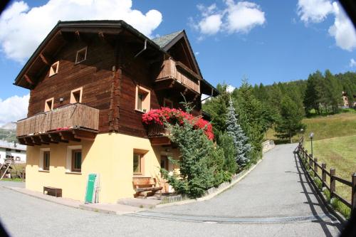 Gallery image of Chalet Freita in Livigno