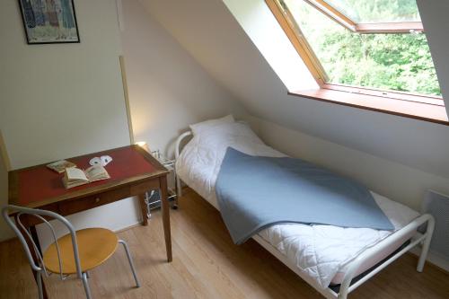 Tempat tidur dalam kamar di Résidence Terrasses d'Etigny