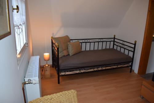a bed sitting in a room with a window at Messewohnung Gräfrath in Solingen