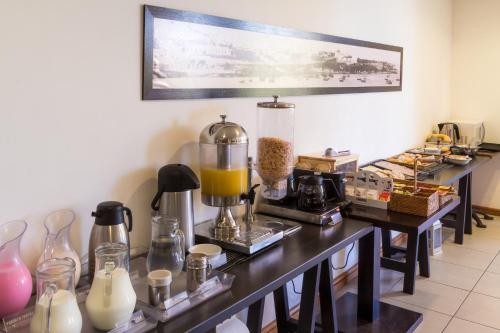 a counter with many different types of appliances on it at Gran Hotel Fray Bentos in Fray Bentos