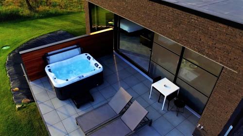 an overhead view of a patio with a tub and chairs at Oduo in Sart-lez-Spa