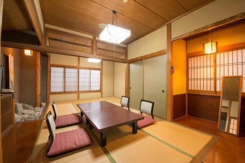 Posezení v ubytování Kappo Ryokan Shiroyama