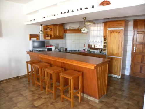 Kuchyň nebo kuchyňský kout v ubytování Apartamento en piscinas naturales.