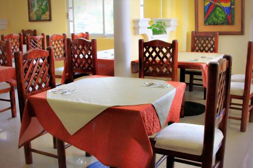 Un restaurante o lugar para comer en el Hotel Báez Carrizal