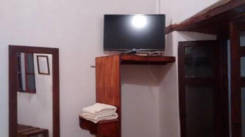 TV i/ili multimedijalni sistem u objektu Real Bonanza Posada