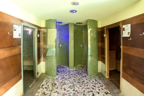 a bathroom with a shower with green glass doors at Hotel Lovere Resort & Spa in Lovere