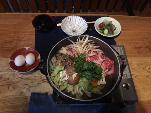 旅館の敷地内または近くでの食事または食べ物