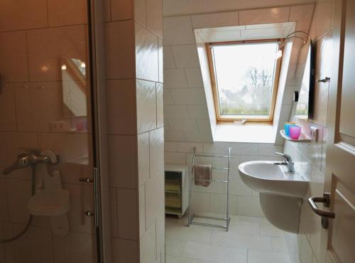 Ένα μπάνιο στο sehr schoene Ferienwohnung in Pose