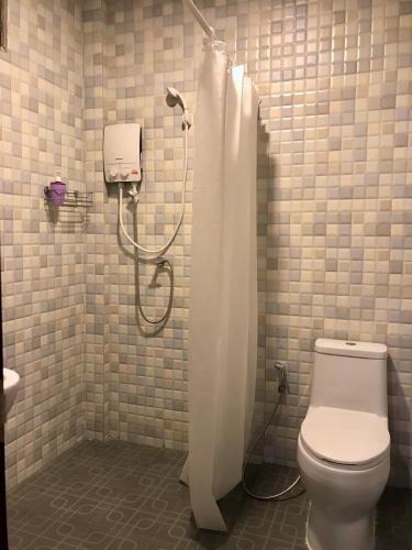 a bathroom with a shower stall with a toilet at Kiri Tawan in Baan Tai