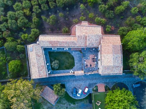an aerial view of a large house with a swimming pool at Bosco Ciancio in Biancavilla