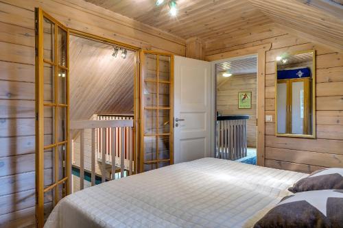 Cama ou camas em um quarto em Vuokatti Weekend Lux